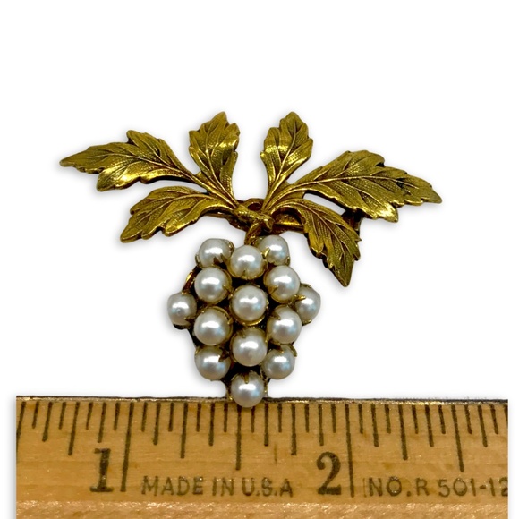 Vintage Signed Sandor Faux Pearl Strawberry Gold Tone Brooch Pin - Picture 2 of 4